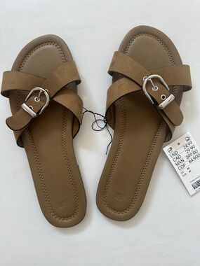 NWT H$M Women’s Olive Buckle Slide Sandals Size 10